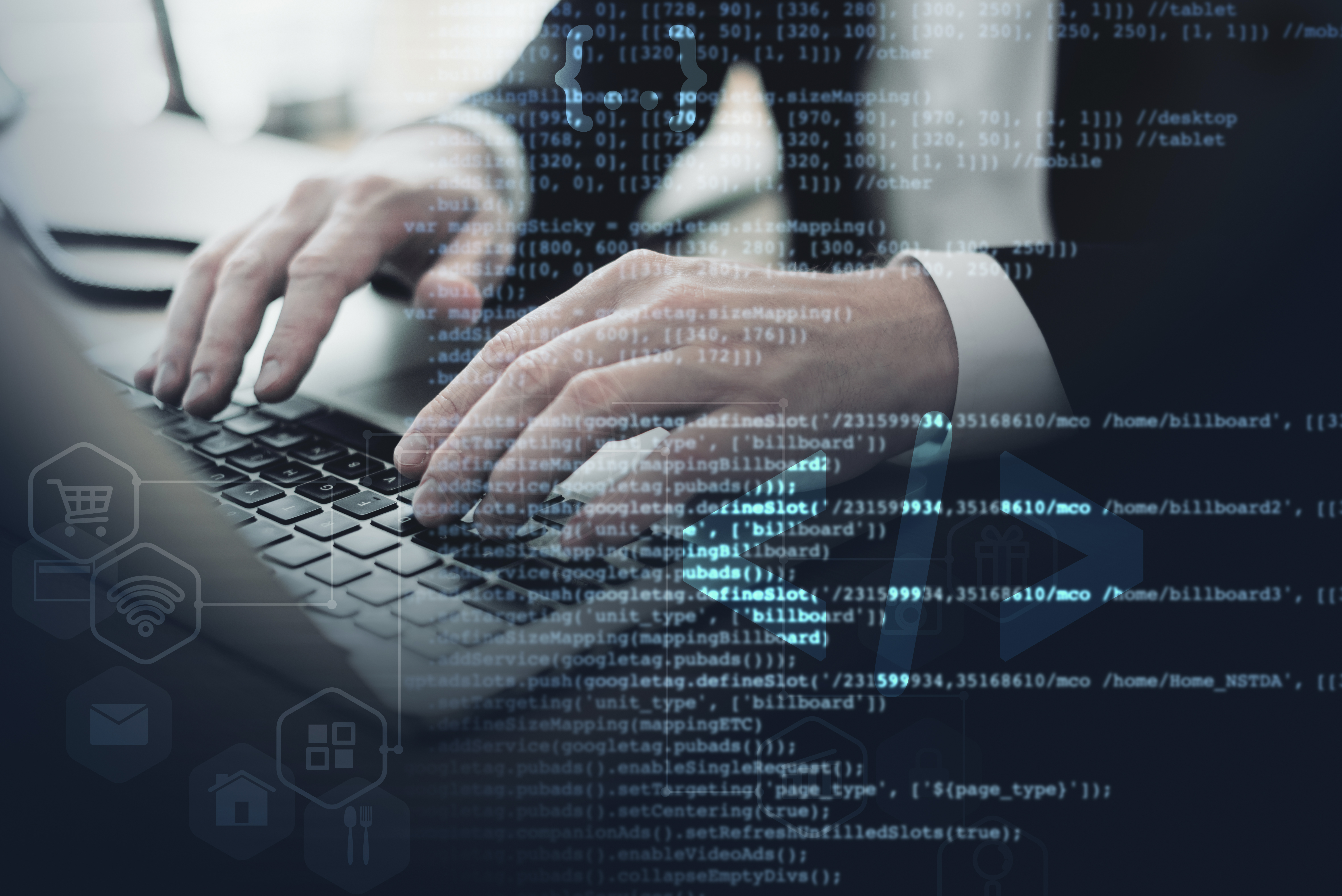 Osoba u odijelu tipka na laptop, preko slike su ispisani kod i digitalne ikone koje simboliziraju internetsku sigurnost